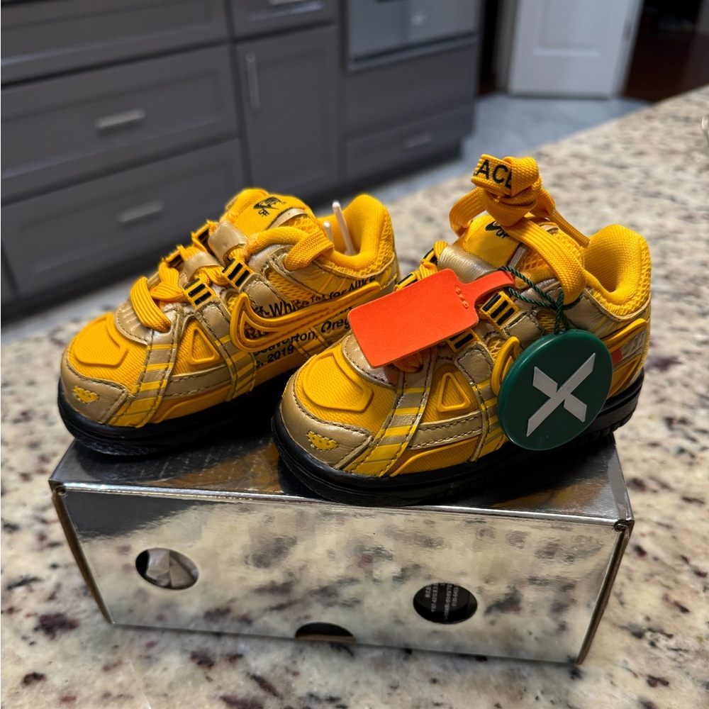 Nike Air Rubber Dunk Off-White University
Gold (TD)